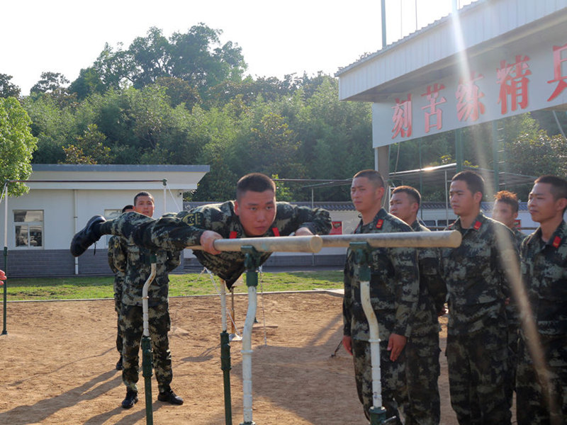 2022年6月16日，李林雨正在參加訓(xùn)練。武警隨州支隊(duì)供圖