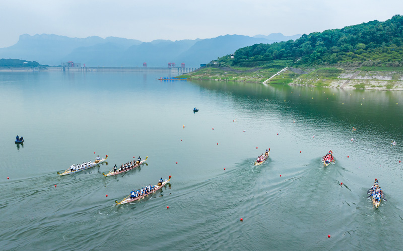 湖北秭歸國際龍舟比賽現(xiàn)場。鄭家裕攝