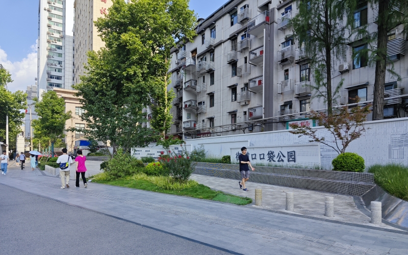 武漢市洪山區(qū)街頭口袋公園。武漢市房管局供圖