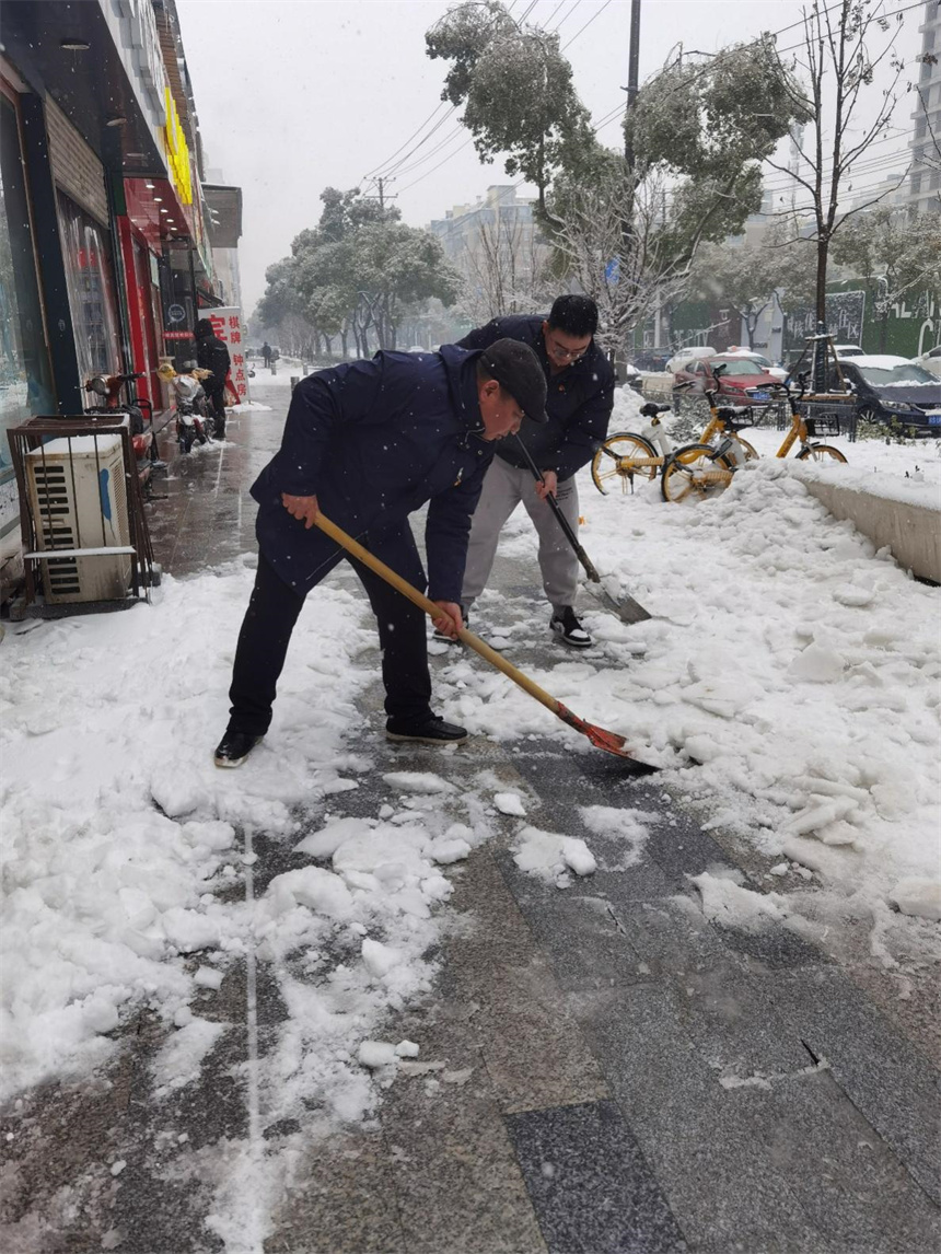 迎“雪”而上勇?lián)?暖心服務在行動