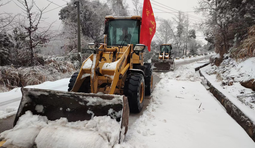 湖北武穴：讓黨旗在除雪保暢一線高高飄揚