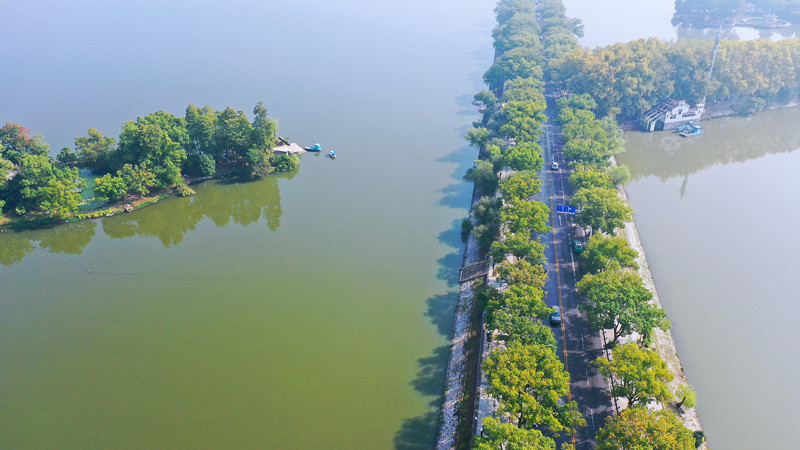 磁湖美景。王郭驥攝